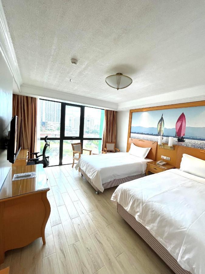 Royal J Hotel Cebu Buitenkant foto