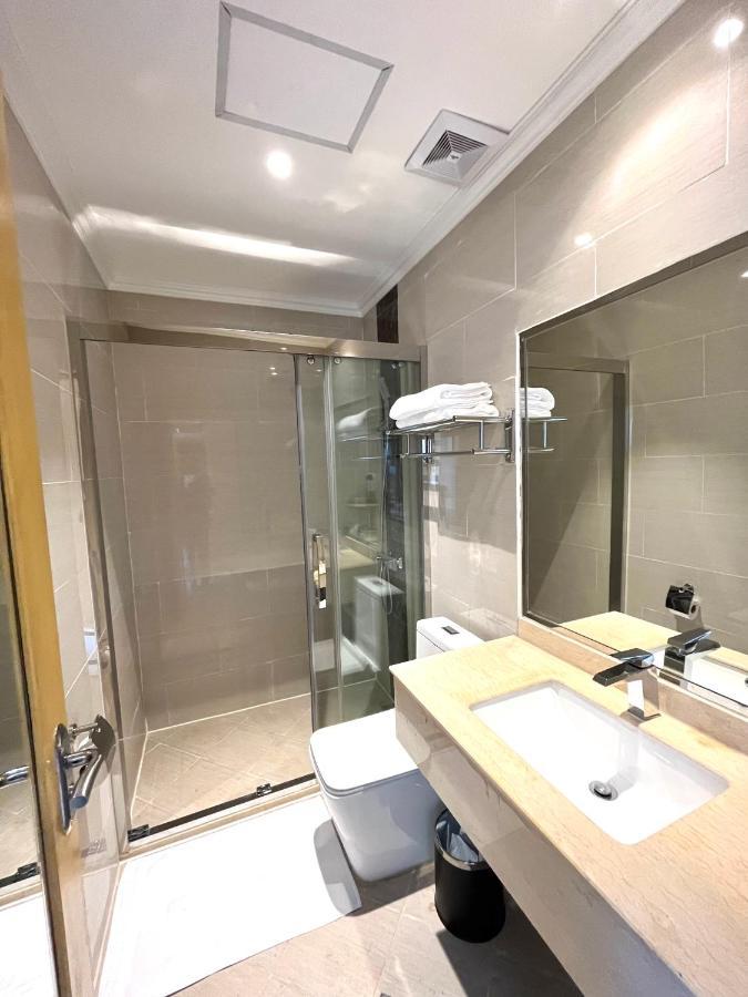 Royal J Hotel Cebu Buitenkant foto
